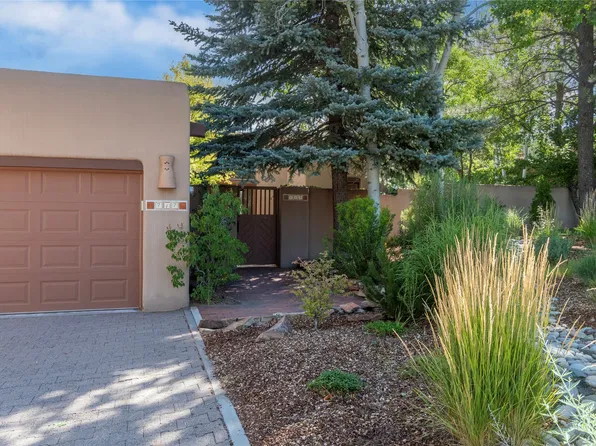 717 Calle Del Resplandor, Santa Fe, NM 87505