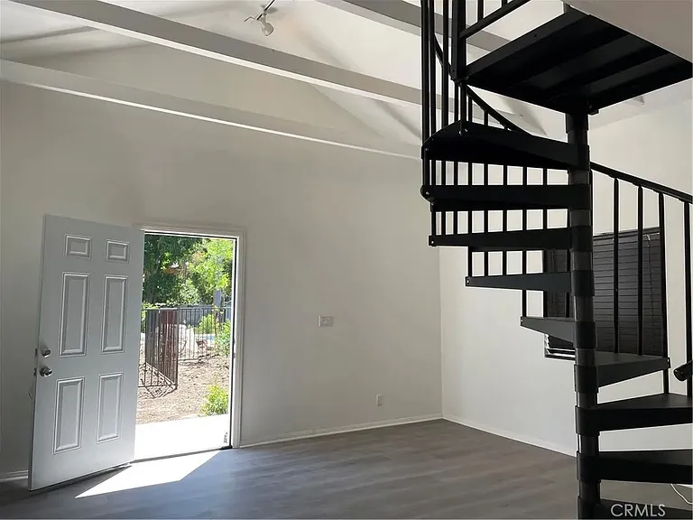 5820 Calvin Ave — Photo 6