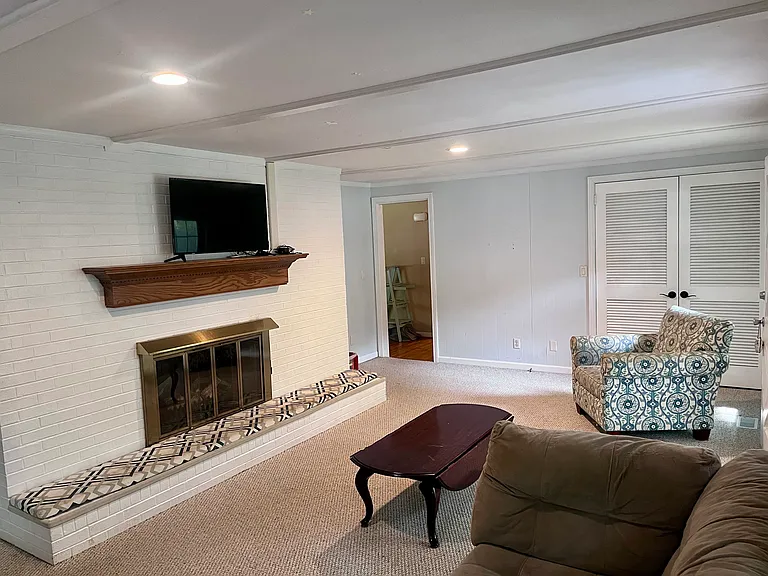 4625 Hoylake Dr — Photo 2