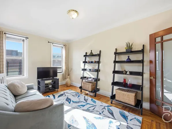 37-16 83rd St APT 3F, Flushing, NY 11372