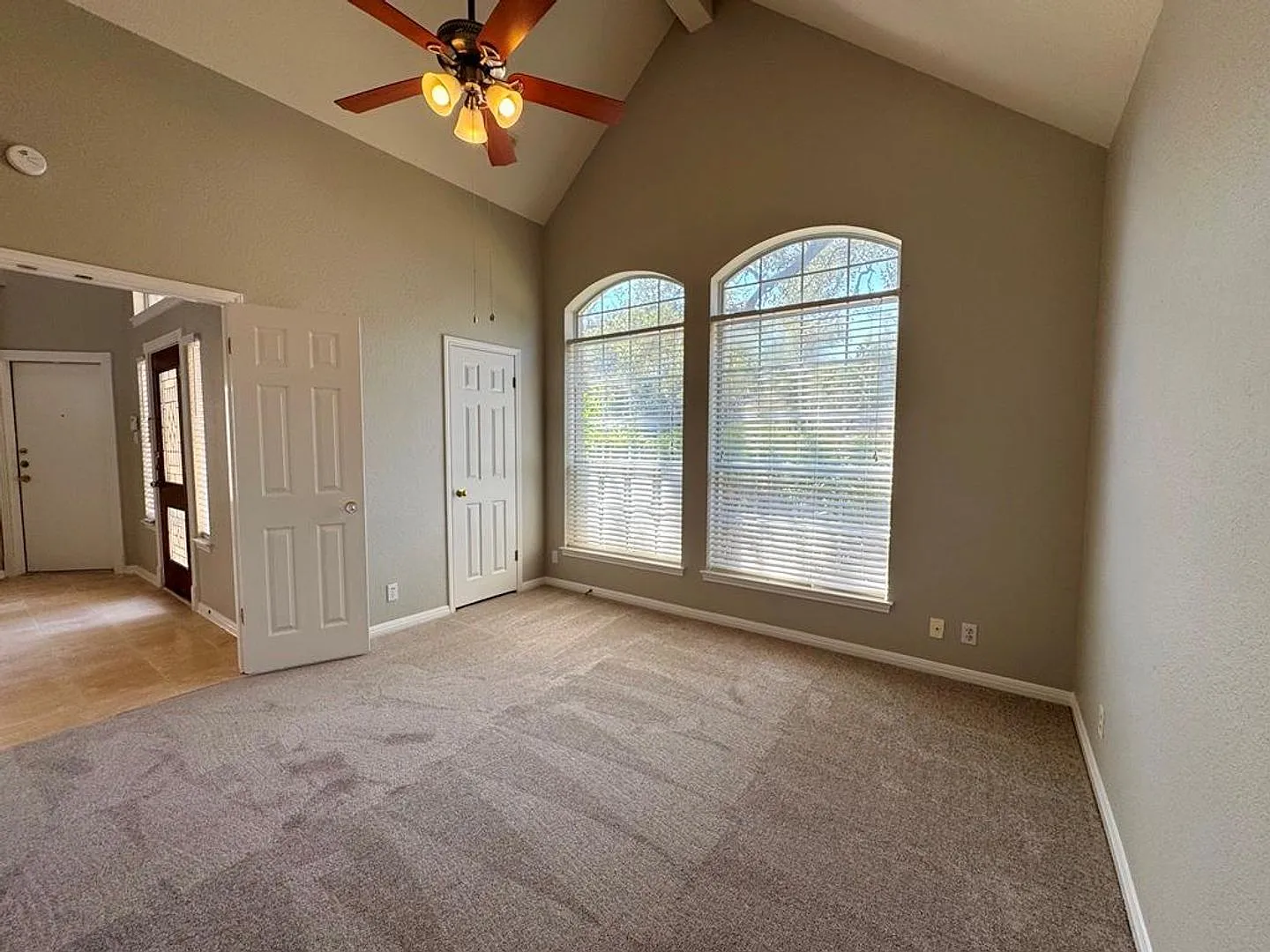 Bright home with big windows & open floorplan available in Circle C Ranch! — Photo 3