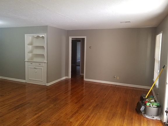 4th image of 205 S Lahoma Ave
