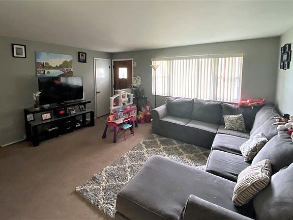 4th image of 201 Garden City Dr