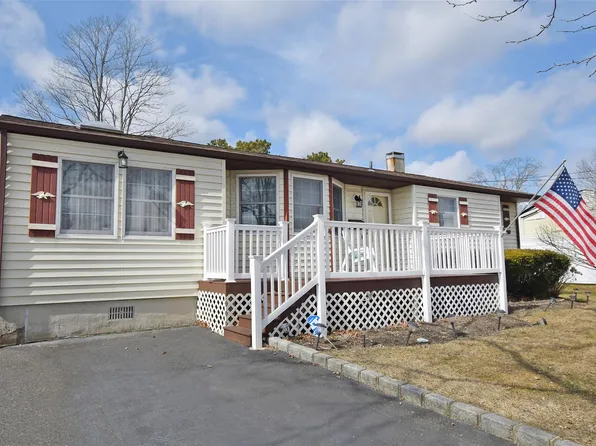 3114 Beechnut Avenue, Medford, NY 11763