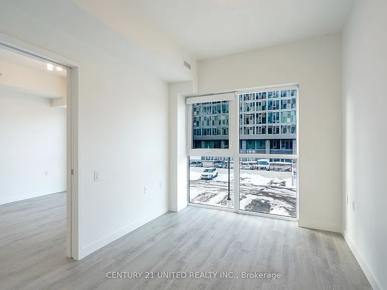 100 Bond St E #204 — Photo 4