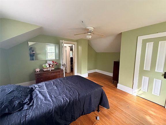 3rd image of 414 2nd Ave NW