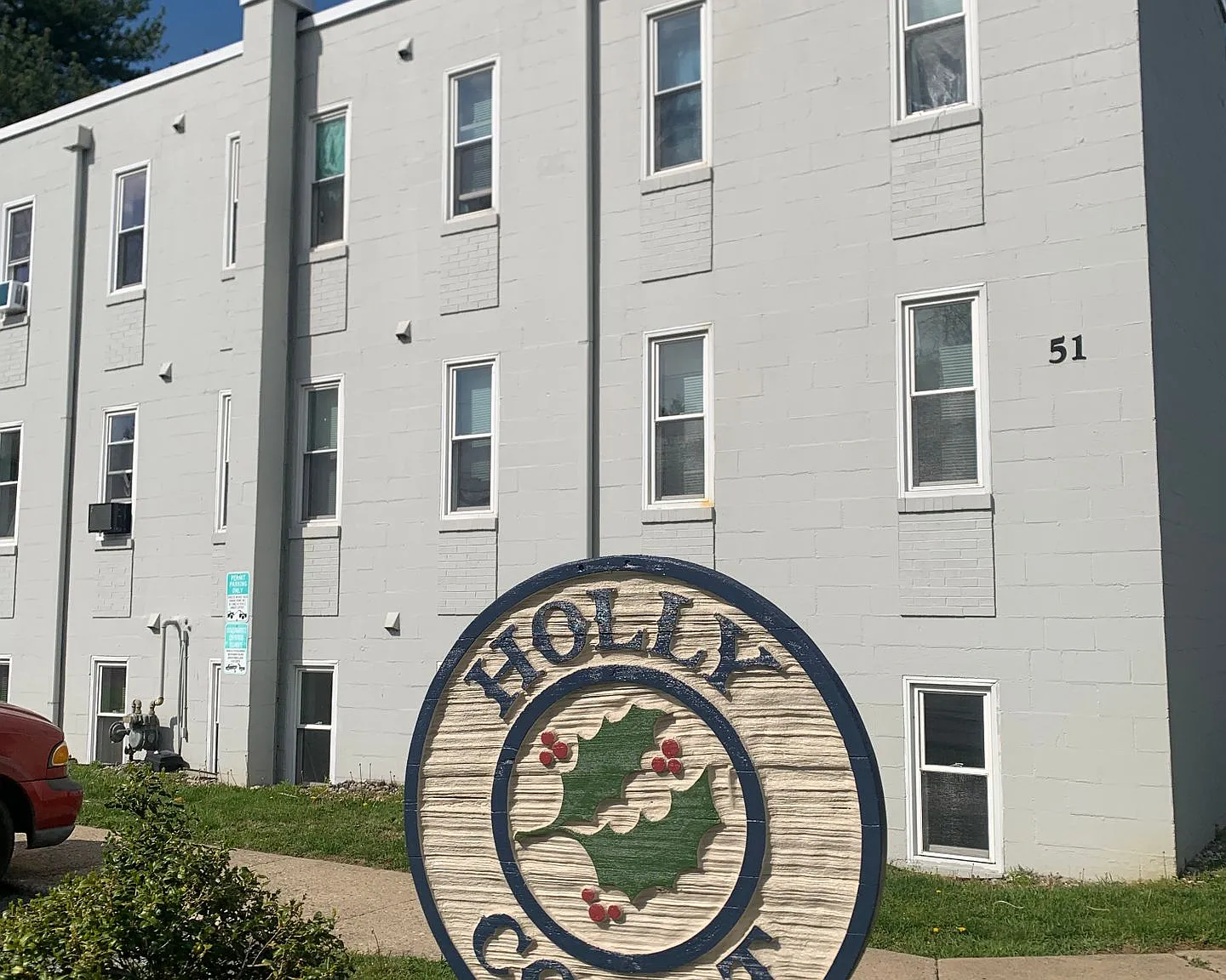 Holly Court — Photo 1