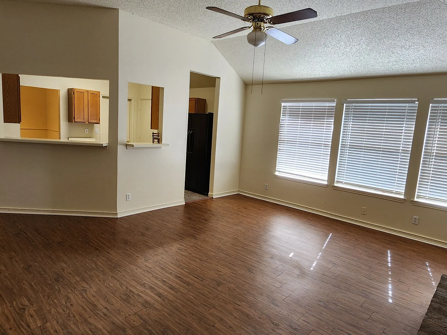 3 bed, 1400 sqft, $2,100 — Photo 3