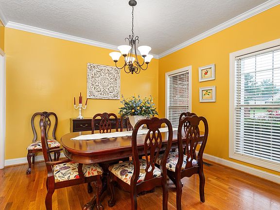 5th image of 81 Faulkner Dr