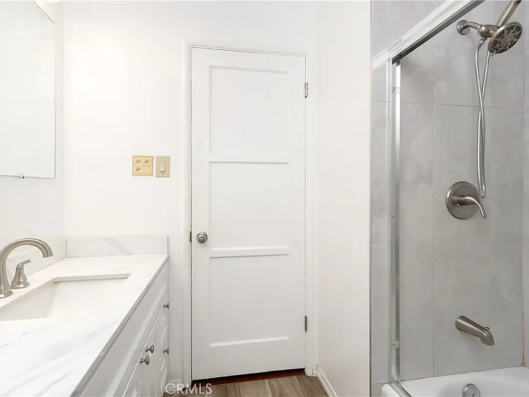 13951 Terra Bella St — Photo 7