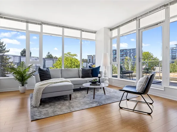 373 Tyee Rd #303, Victoria, BC V9A 0B3