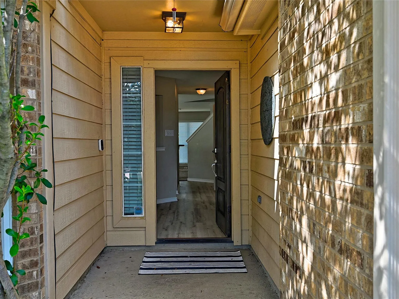 3 bed, 2.5 bath, 1782 sqft, $2,350 — Photo 3