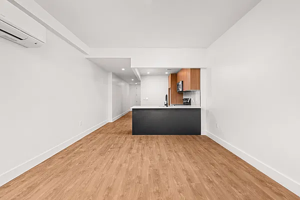Living room, photo 2