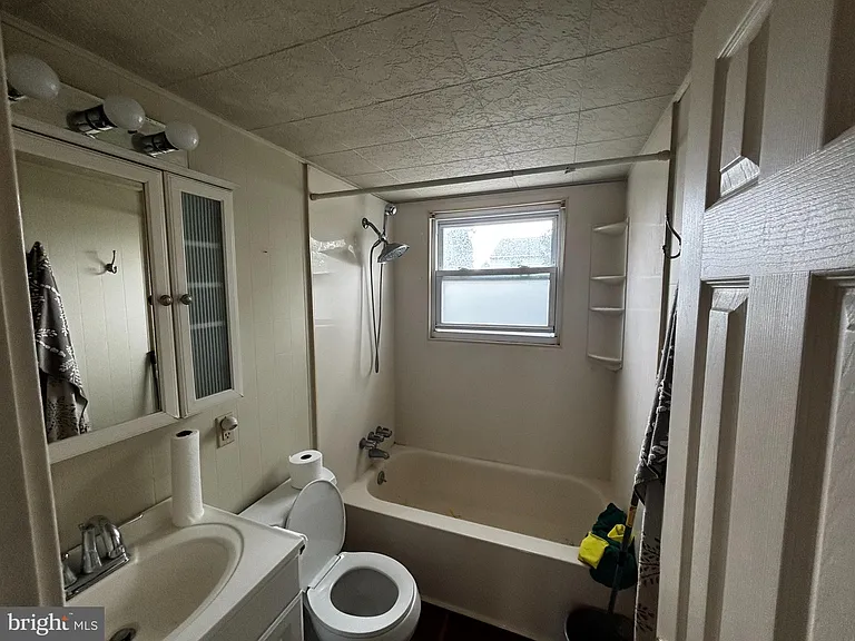 32 Forest Ave — Photo 8