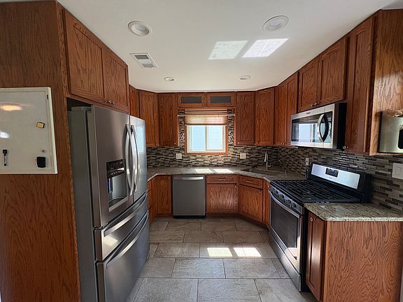 5th image of 4888 Clinton Way Dr