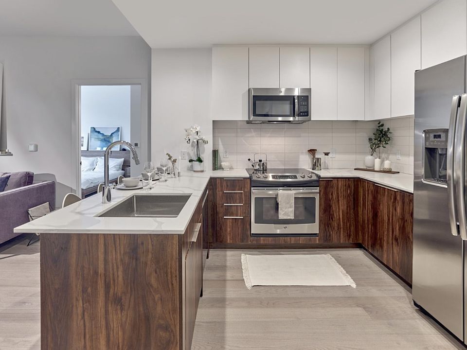 2nd image of 800 Jackson St #918
