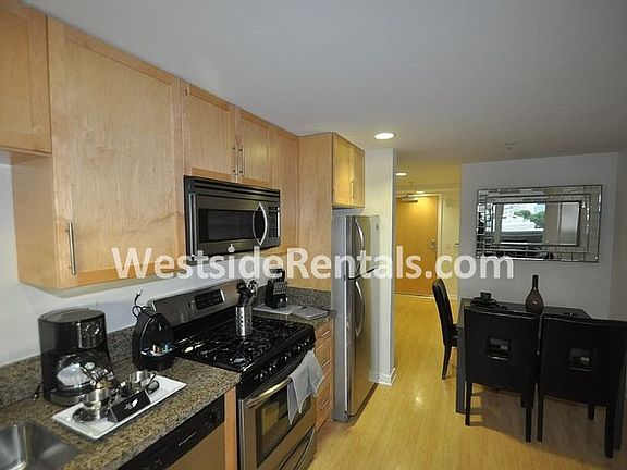 5th image of 902 Colorado Ave