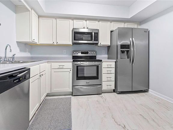 4th image of 2732 Whitney Pl APT 311
