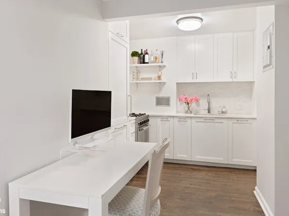 100 Bank Street image 4 of 7