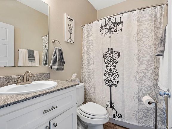 3rd image of 4041 Briarwood Dr