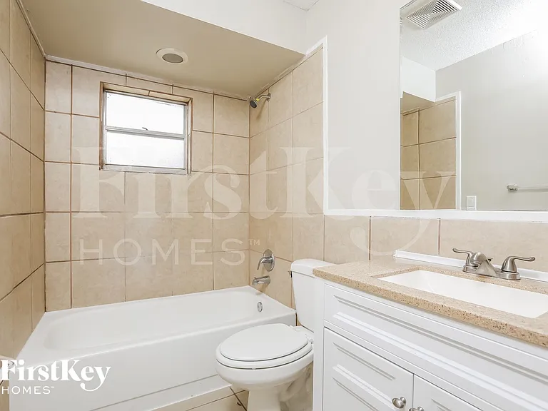 1130 E Normandy Blvd — Photo 9