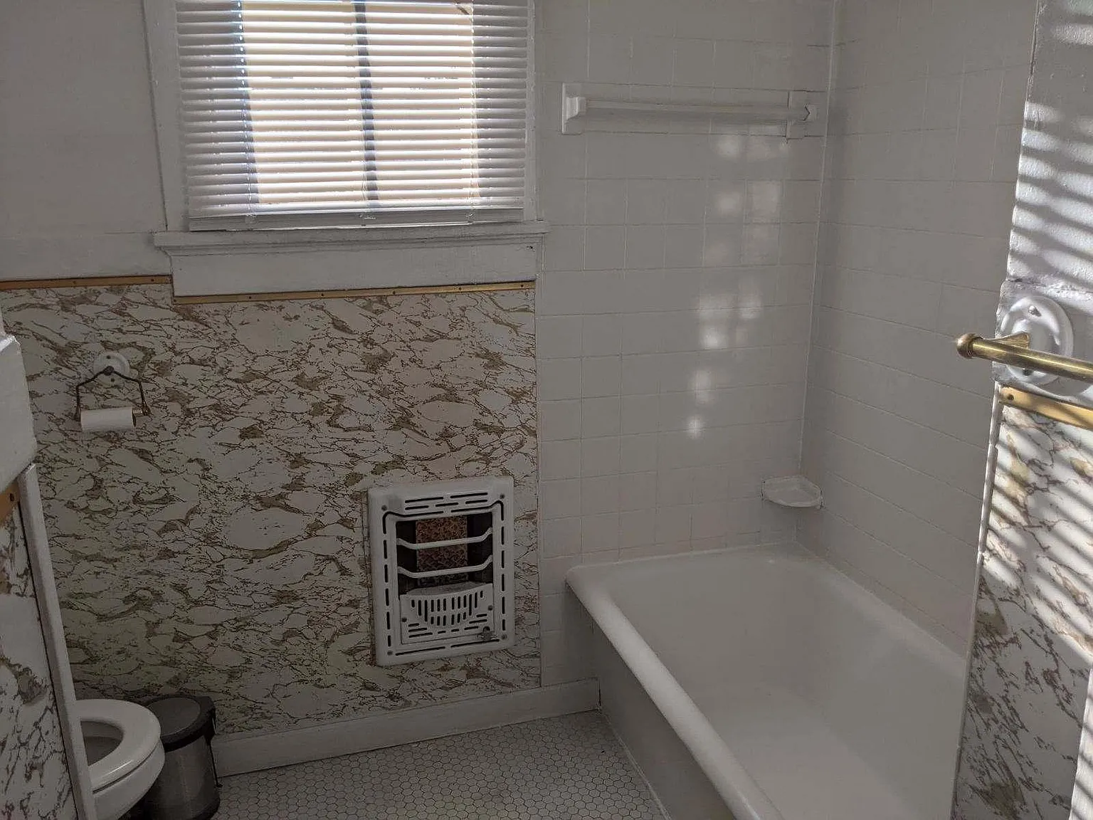 4213 S Robertson St — Photo 2