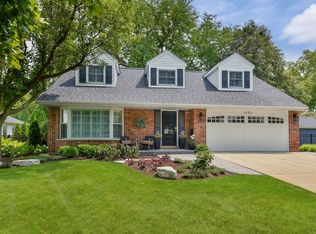 1231 Gamon Rd, Wheaton, IL 60189