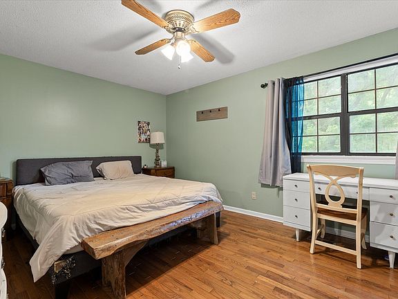 4th image of 1884 Peavine Rd