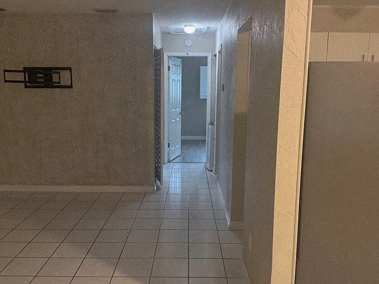400 Oakridge Blvd #8 — Photo 3