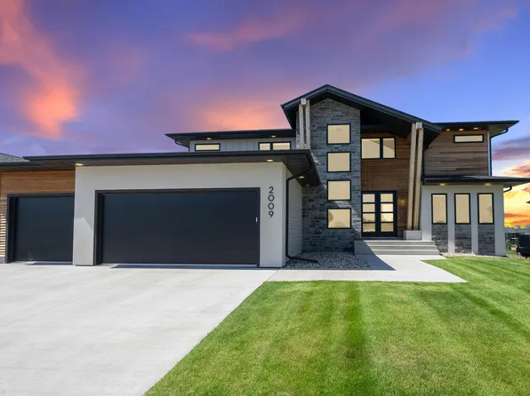 2009 S Firestone Ln, Sioux Falls, SD 57110