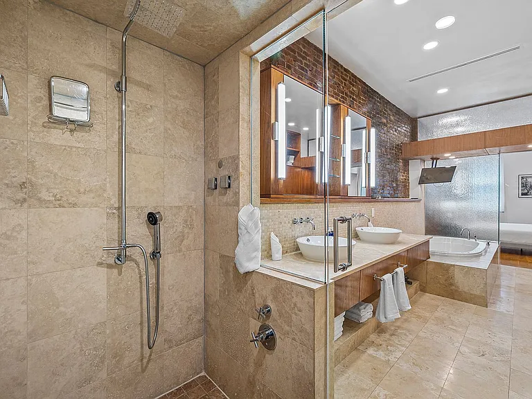 10 E 14th St #6 — Photo 39