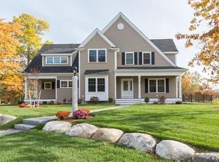 11 Sycamore Dr, Dracut, MA 01826