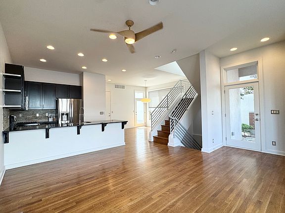 5th image of 527A Oak St #A