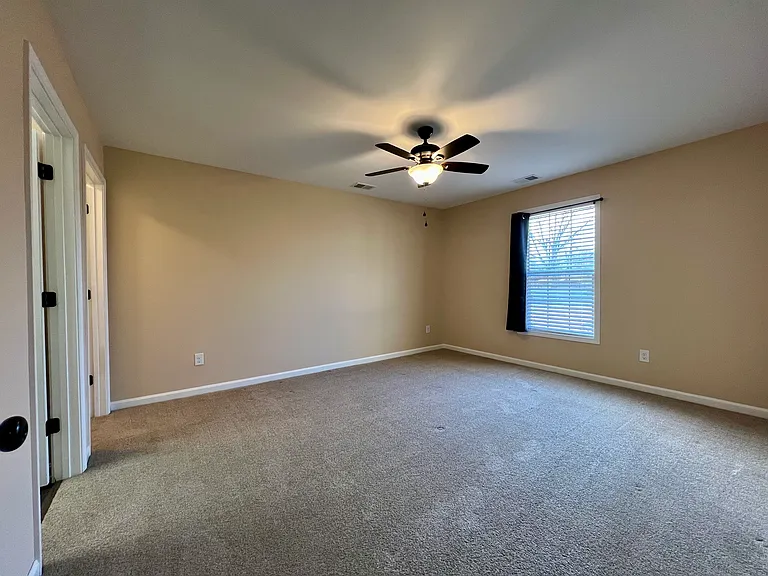 11423 Tierney Ave — Photo 9