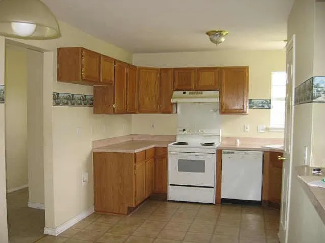 304 Wall, Terrell - House — Photo 3