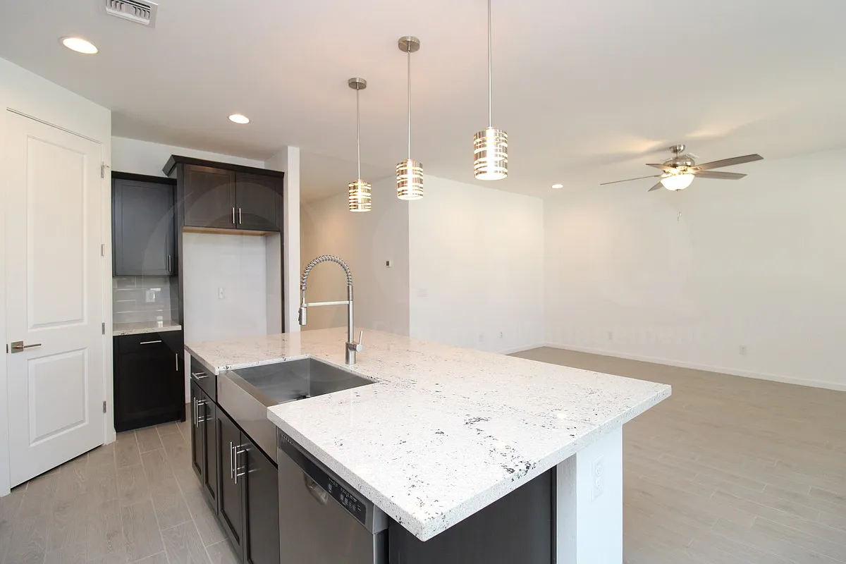 4 bed, 2.0 bath, 1834 sqft, $2,199 — Photo 3