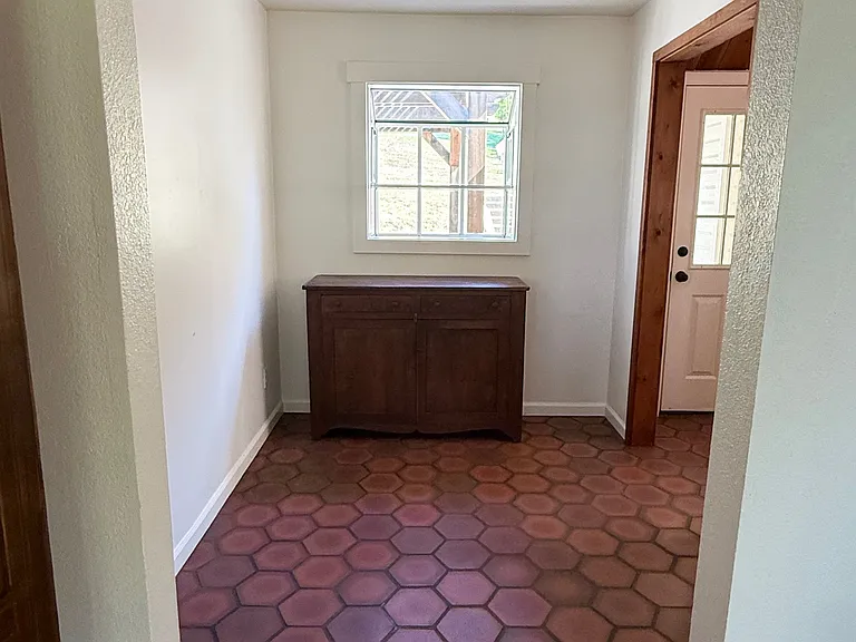 1201 Plum Tree Ln — Photo 13