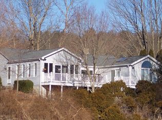10 Old Cemetery Ln, Norwich, CT 06360