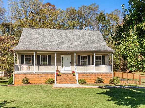 1255 Meadow Down Dr, Forest, VA 24551