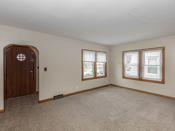 3rd image of 128 16th Ave