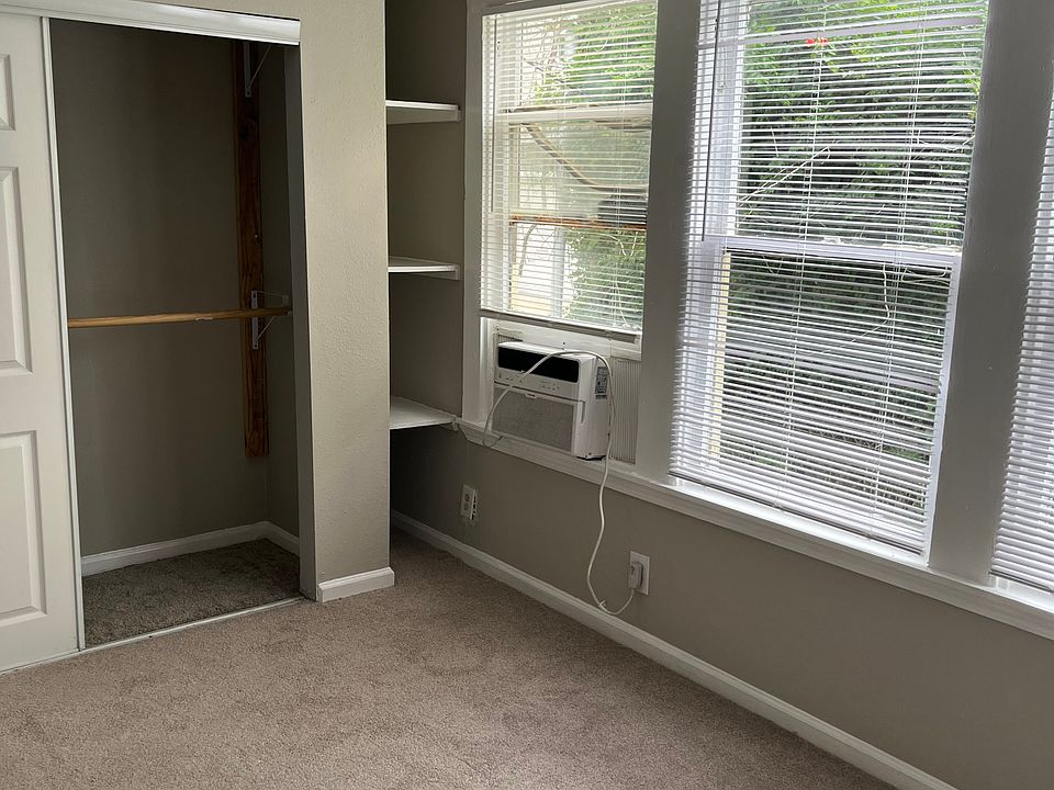 bedroom showing closet