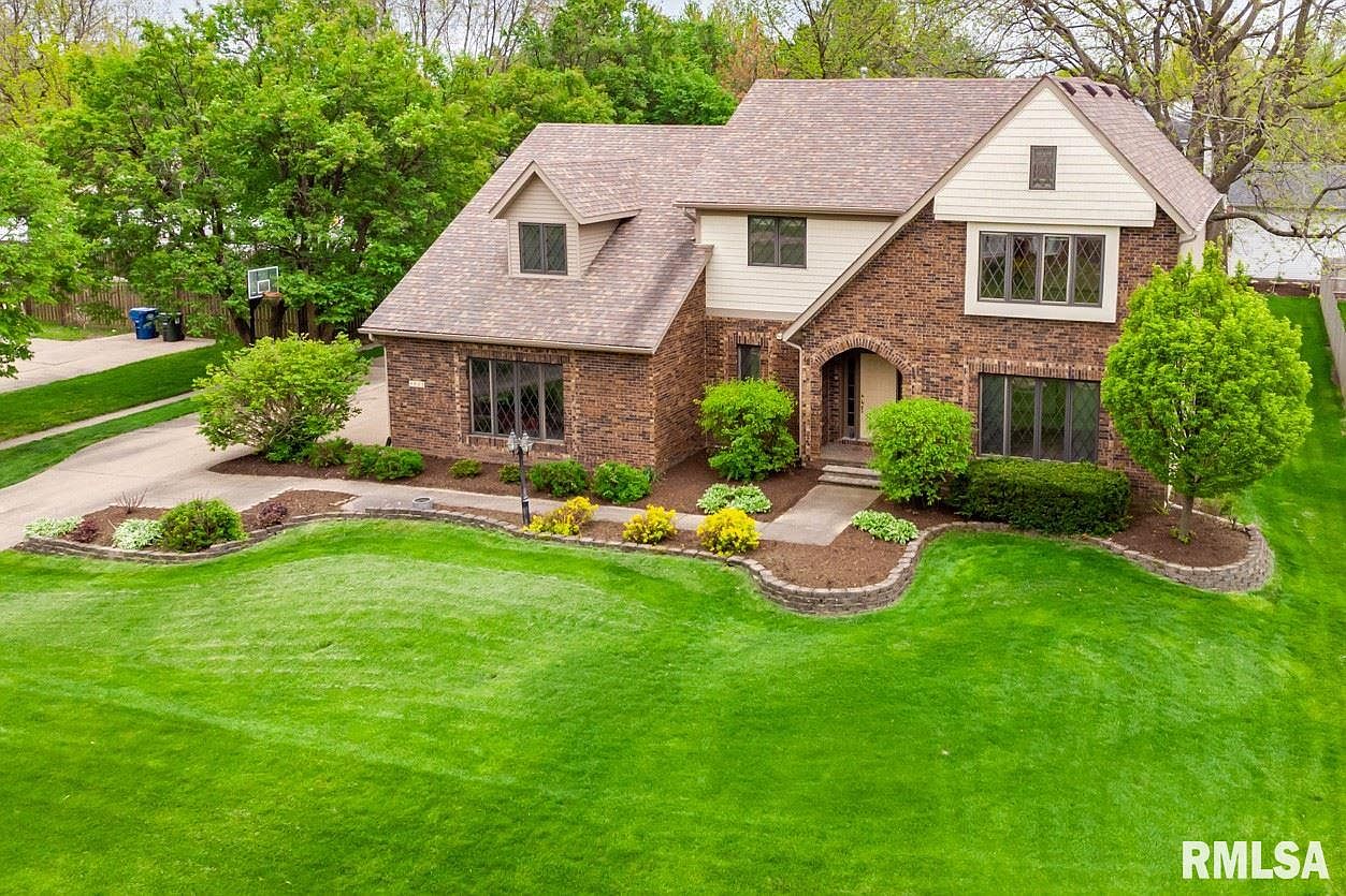 4025 E 61st Blvd, Davenport, IA 52807 | Zillow