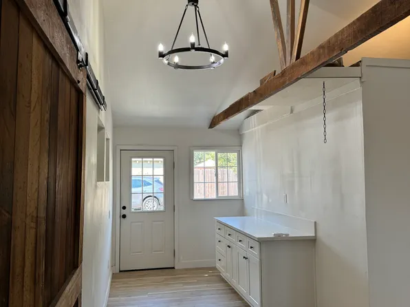 690 W B St #B, Dixon, CA 95620