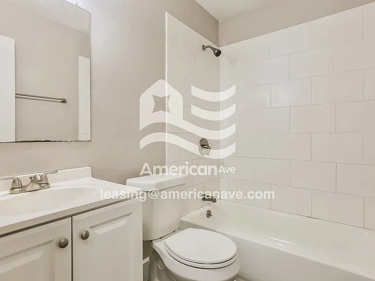 1483411_013_bathroom_14.jpg