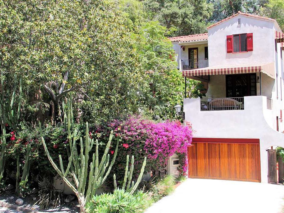 1st image of 2946 N Beachwood Dr