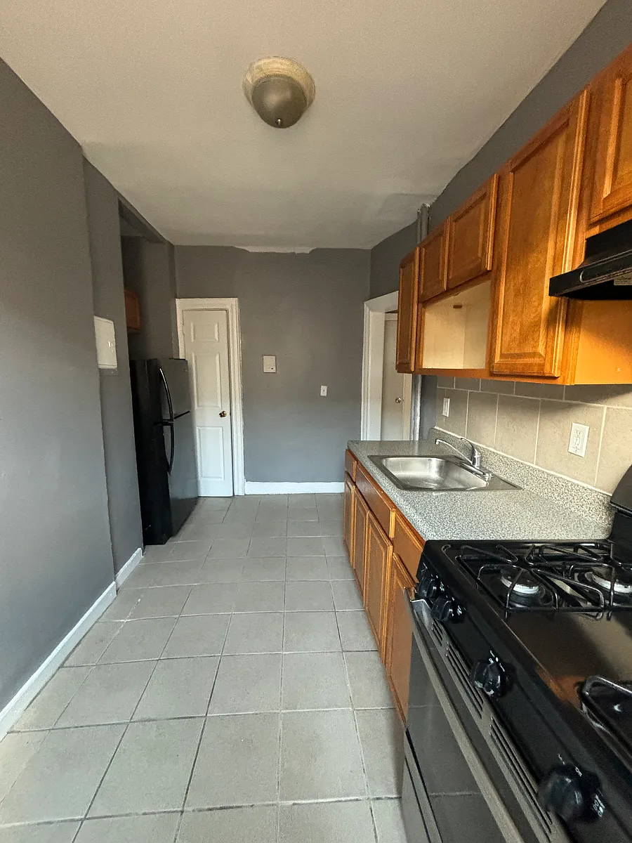 Building Photo - 323 Park Ave #13