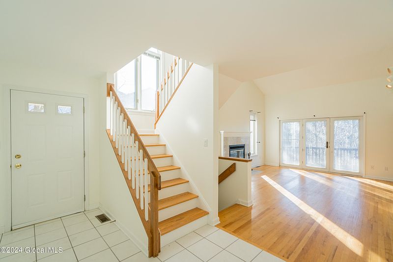 4th image of 19 Pine Ridge Road #19