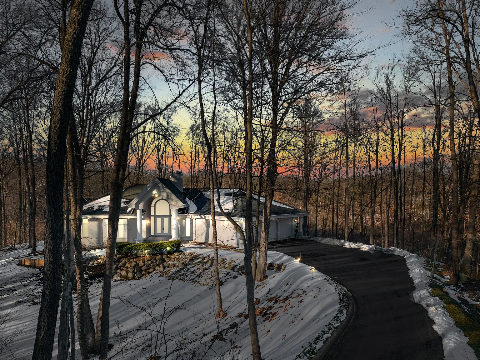 5950 Lynne Hollow Dr photo 1