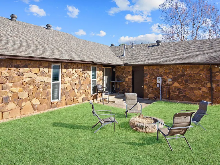 9724 Kent Dr — Photo 16