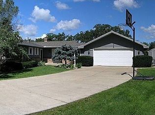 2303 Genesee St, Sterling, IL 61081